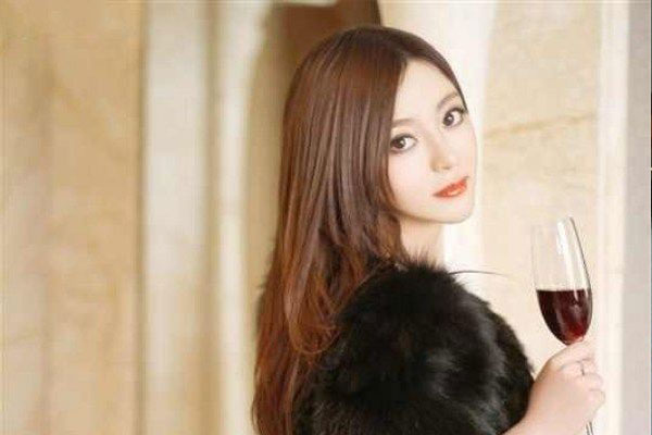 �㽭����Ů������,���Ӱ����زμ�����Ѧ�尮����