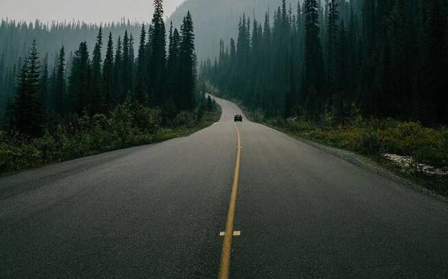 ���칫����չ�����飬��ʱ��Ů�������ӱ������¼���