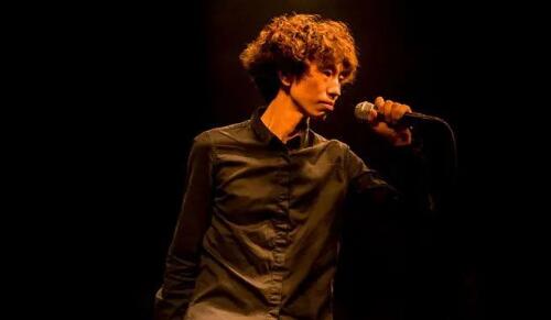 ���������ɾ������,�ݳ�������˳�Ц��