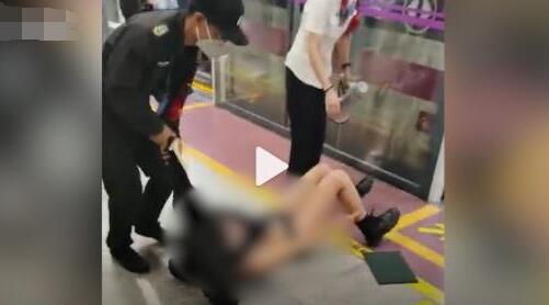 ����������������������קŮ�˿�,����ק�˱���ϵ�泵������Ա