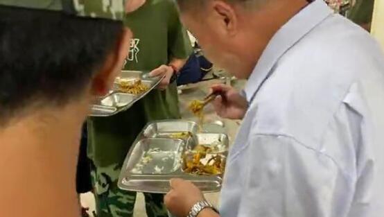 ����У��վ����Ͱ�Գ�ѧ��ʣ��,�����˷���