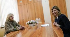 ������һ����ͻ���ڿ���,�����ڵ�һ���˻���