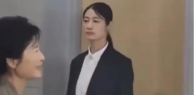 ���Ȼ��������Ů���ڴ粽����