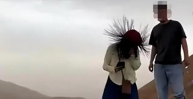 ��³�������ο�ͻȻͷ��ֱ������