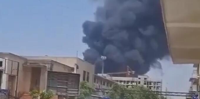 ӡ�ȿͻ�׹�����³�����������